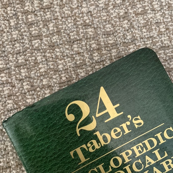 24 Taber’s Cyclopedic Medical Dictionary - Picture 5 of 7